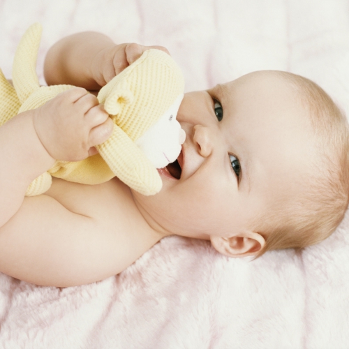 美國 CPSC 更新嬰兒搖籃與嬰兒床安全標準，16 CFR 1218 納入最新版 ASTM F2194-25